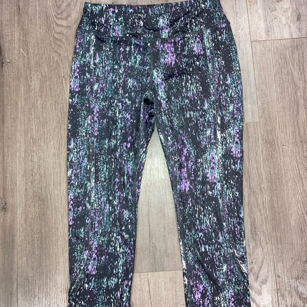 Tek Gear knee length workout pants size medium